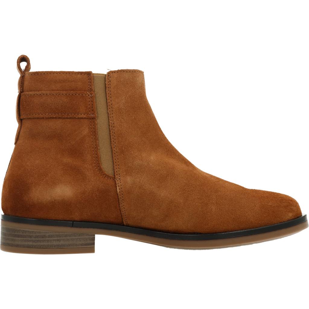 CLARKS  MEMI LO en color DKTAN  (4)