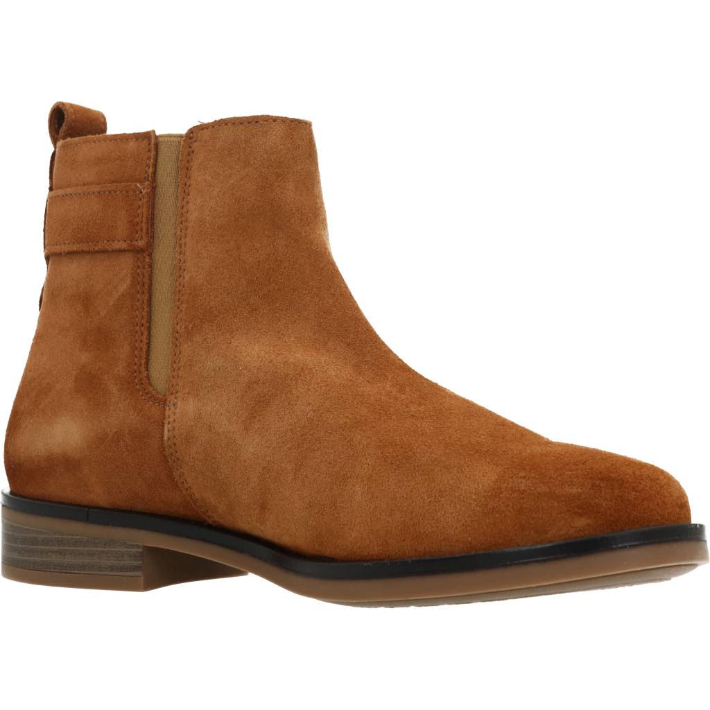 CLARKS  MEMI LO en color DKTAN  (5)