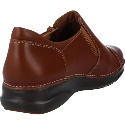 CLARKS  APPLEY ZIP en color TAN  (3)