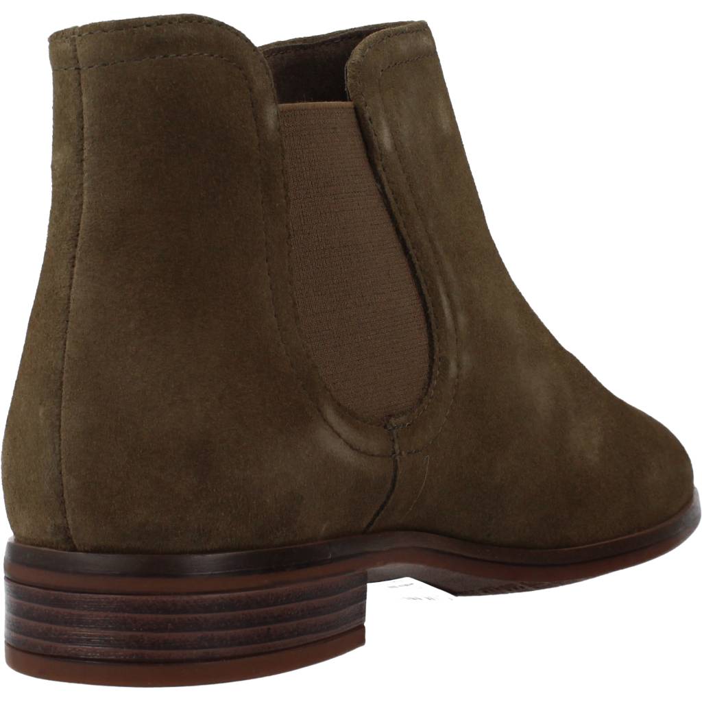 CLARKS TRISH CHELSEA en color OLIVE  (3)