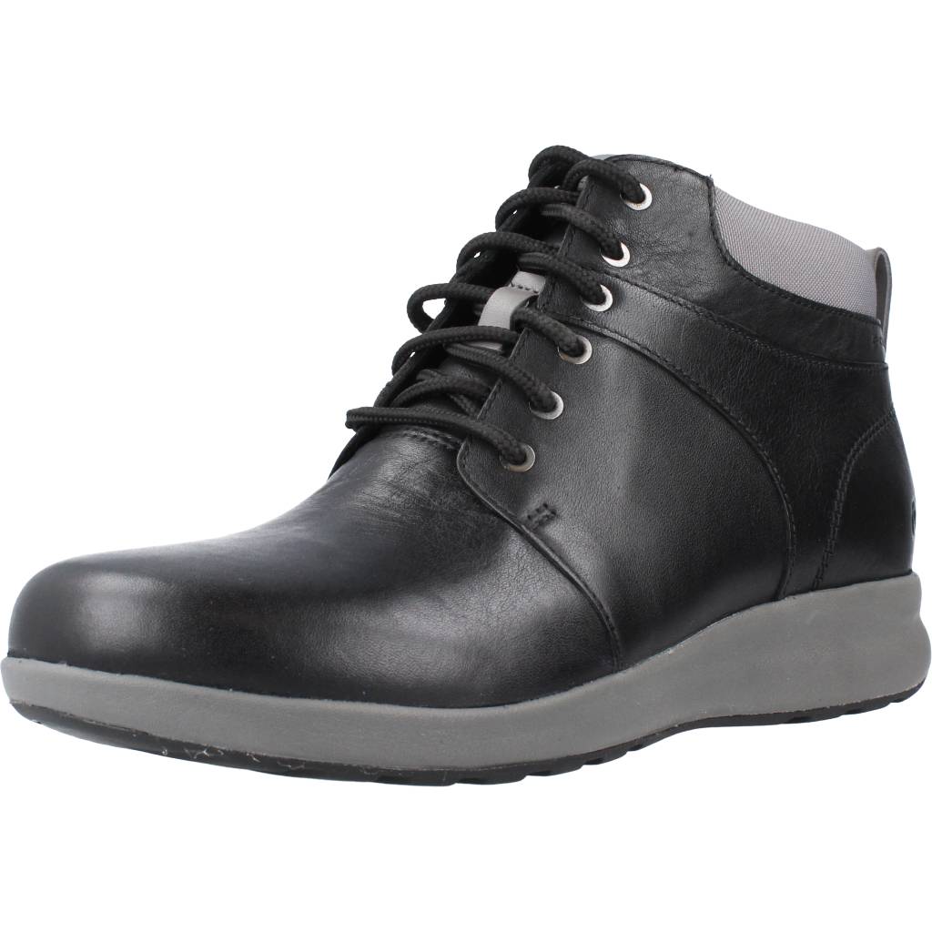 CLARKS UN ADORN WALK en color BLACK  (1)