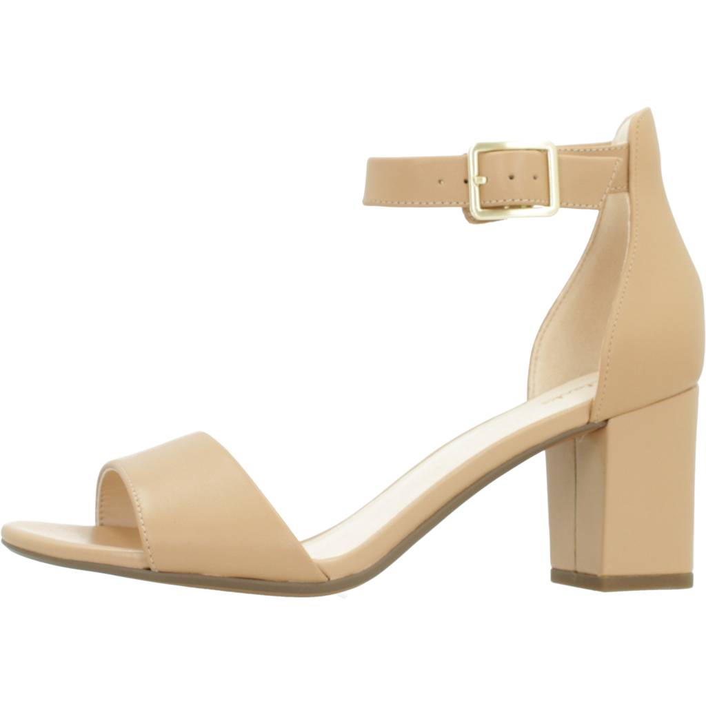 CLARKS DEVA MAE en color CAMEL  (2)