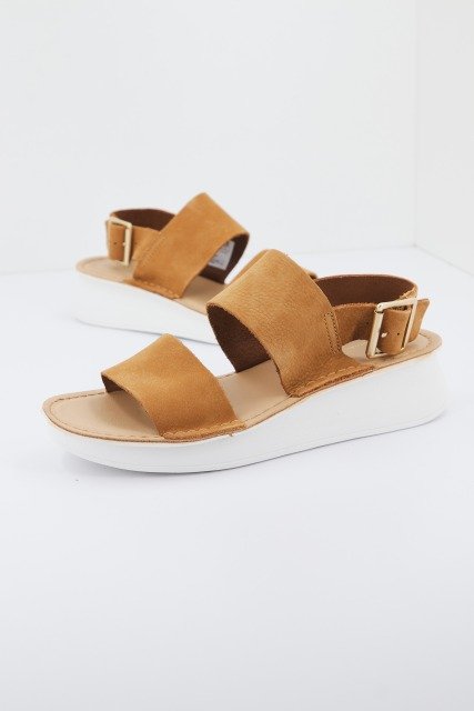 CLARKS VELHILL STRAP LIGHT en color TAN  (1)