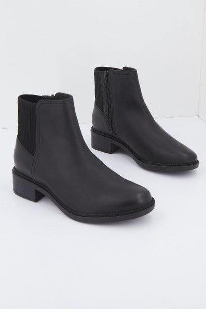 CLARKS MAYE PALM en color BLACK  (1)