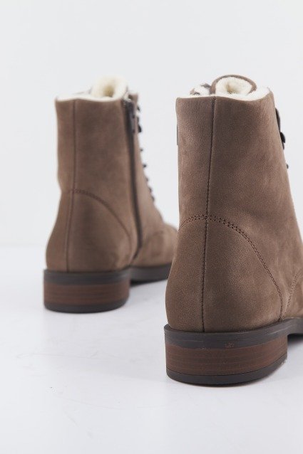 CLARKS MEMI LACE en color TAUPE  (3)