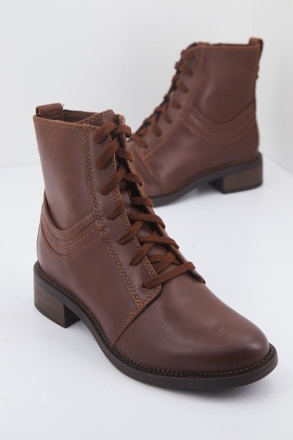 CLARKS MAYE STEP en color TAN  (1)