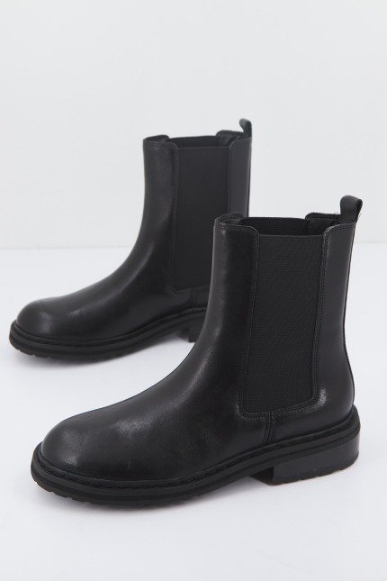 CLARKS TILHAM CHELSEA en color BLACK  (2)