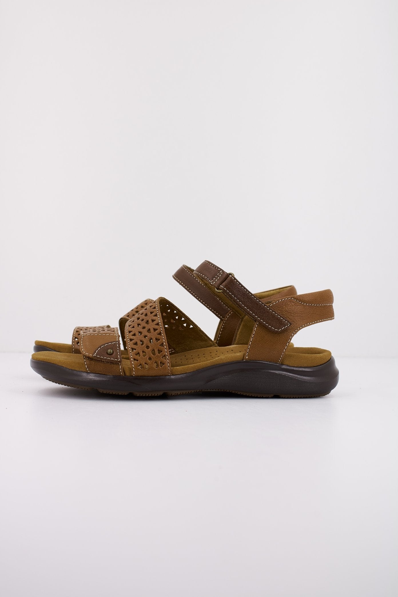 CLARKS KITLY WAY en color TAN  (1)