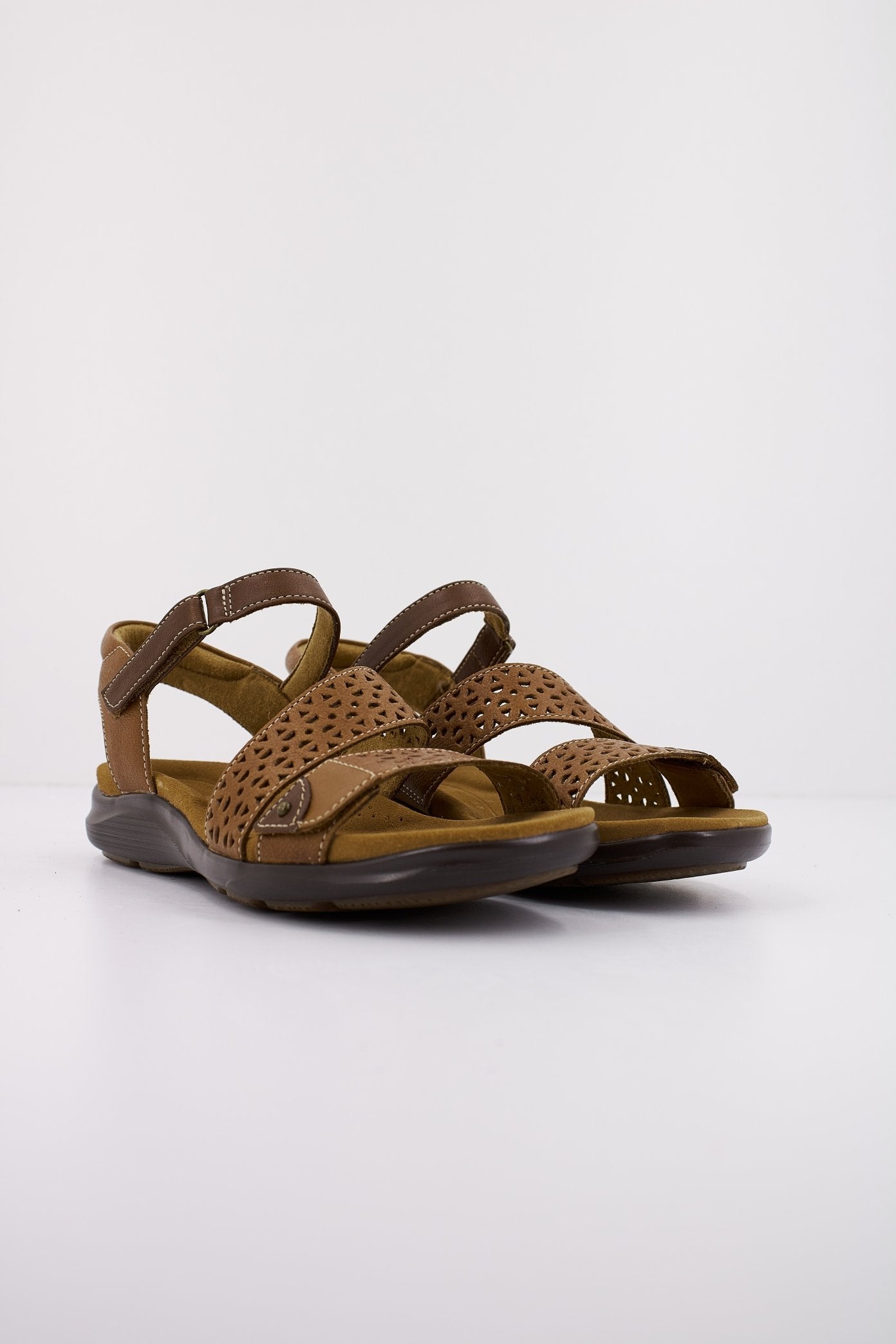 CLARKS KITLY WAY en color TAN  (2)