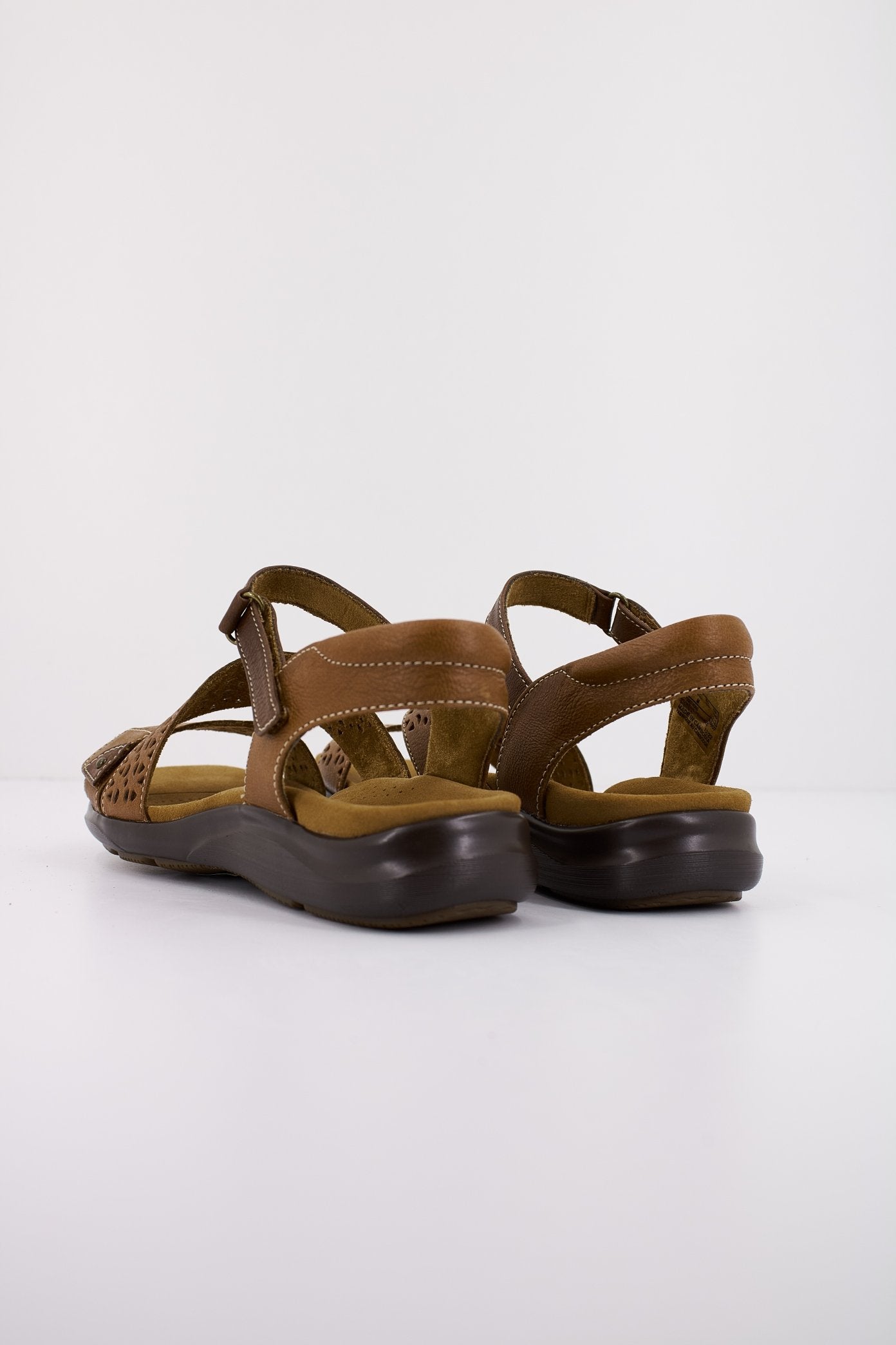 CLARKS KITLY WAY en color TAN  (3)