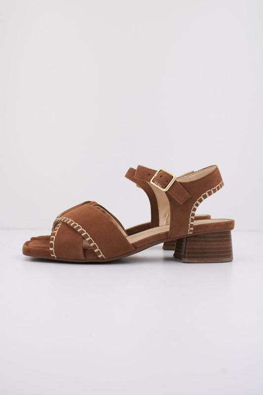 CLARKS SERINA CROSS en color TAN  (1)