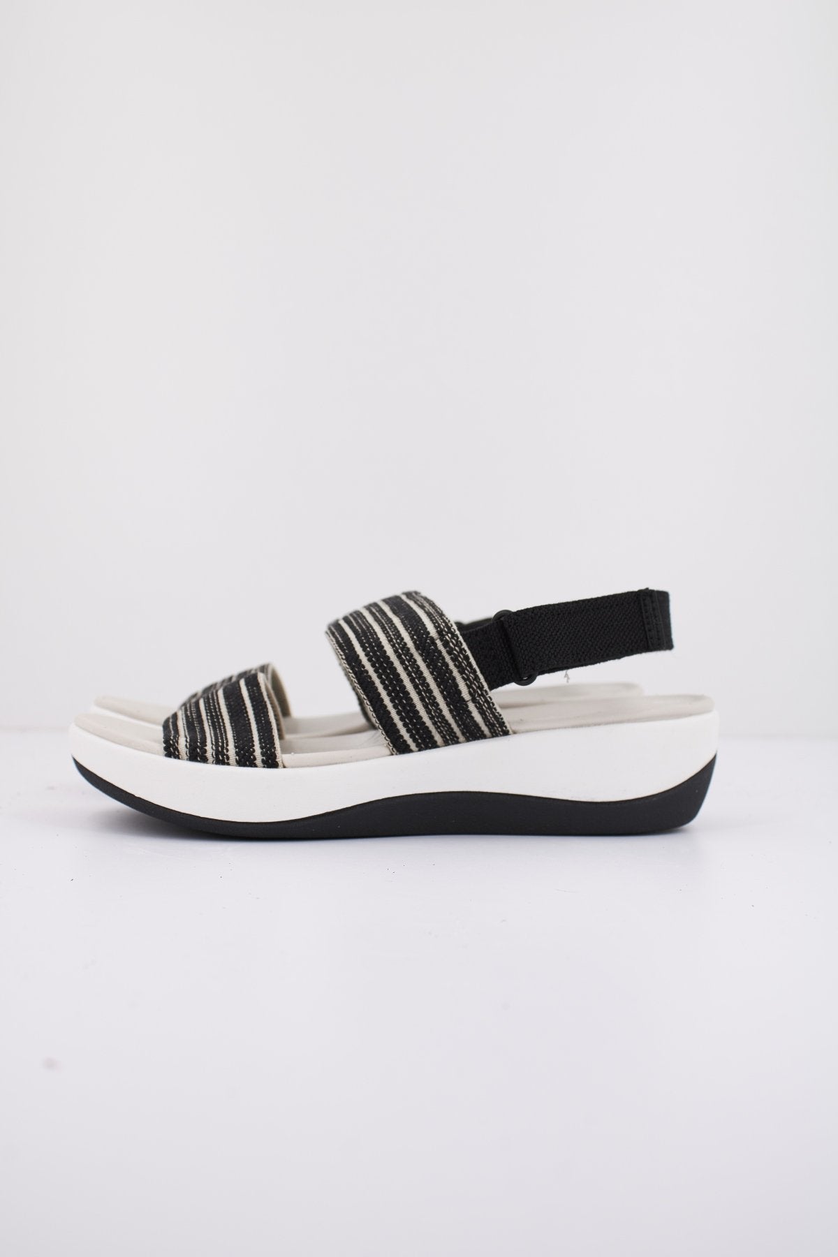 CLARKS ARLA STROLL en color BLKCMB  (1)