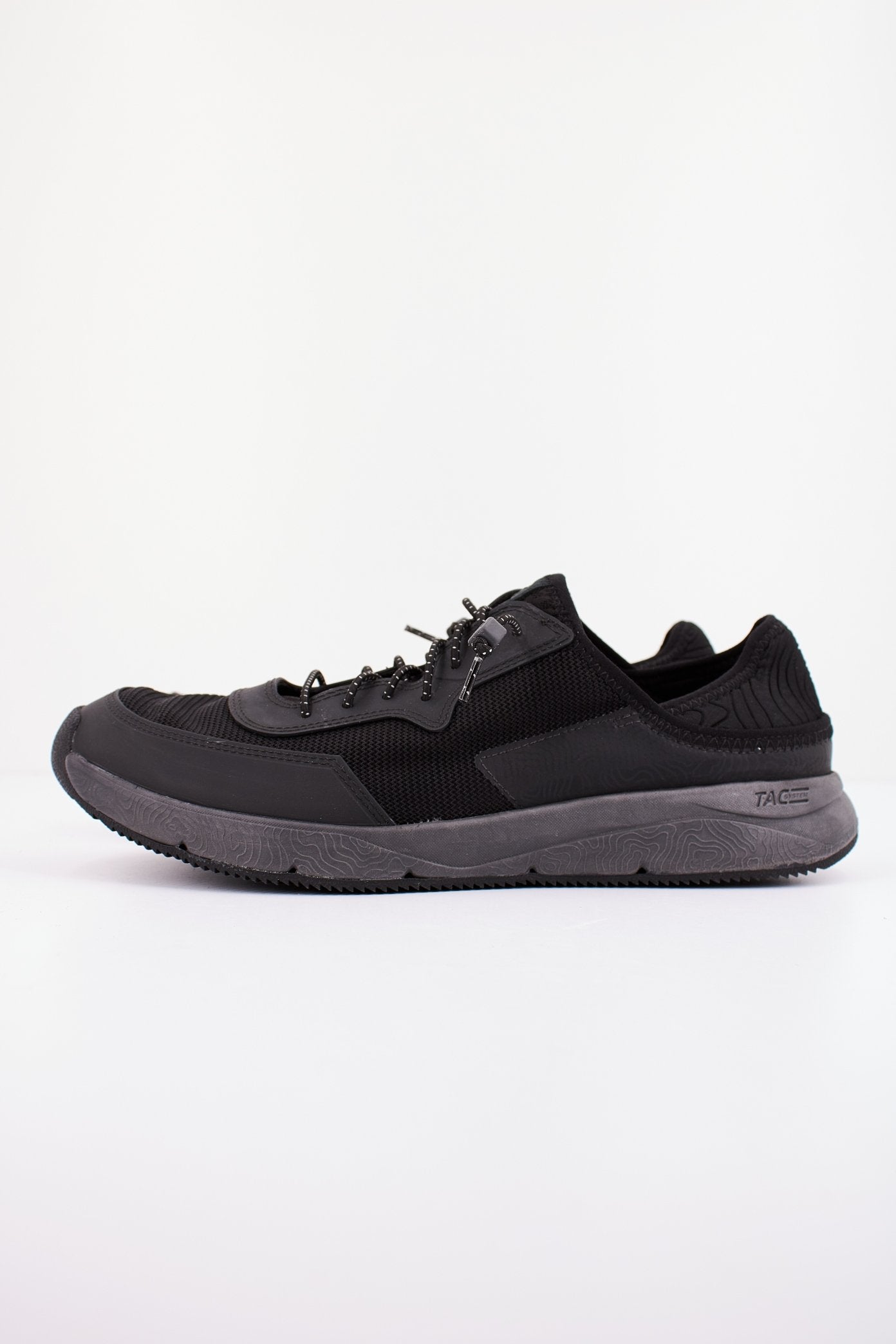 CLARKS DAVIS LOW en color BLACK  (1)