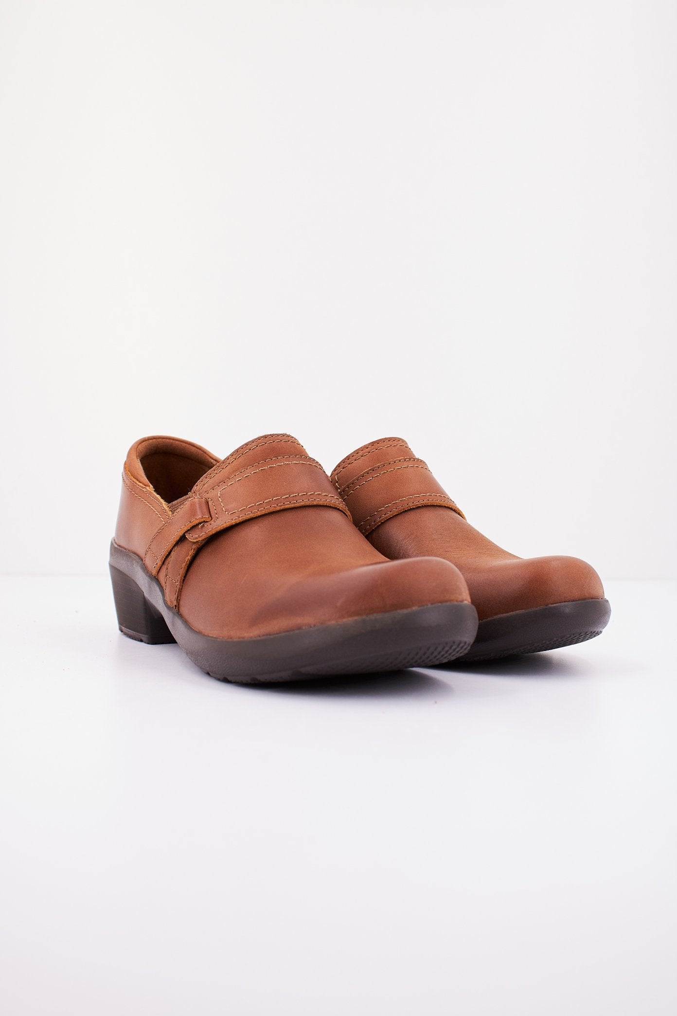 CLARKS ANGIE POPPY en color TAN  (2)