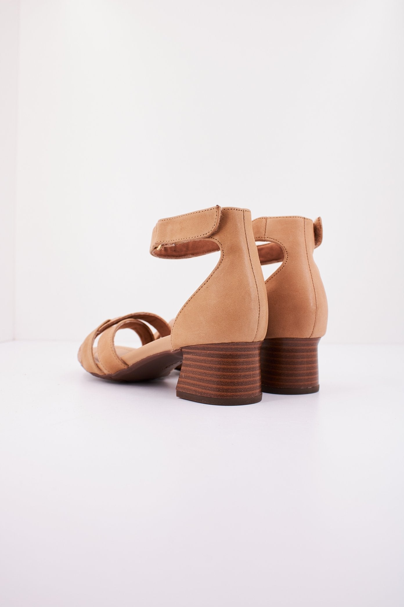 CLARKS DESIRAE LILY en color TAN  (3)