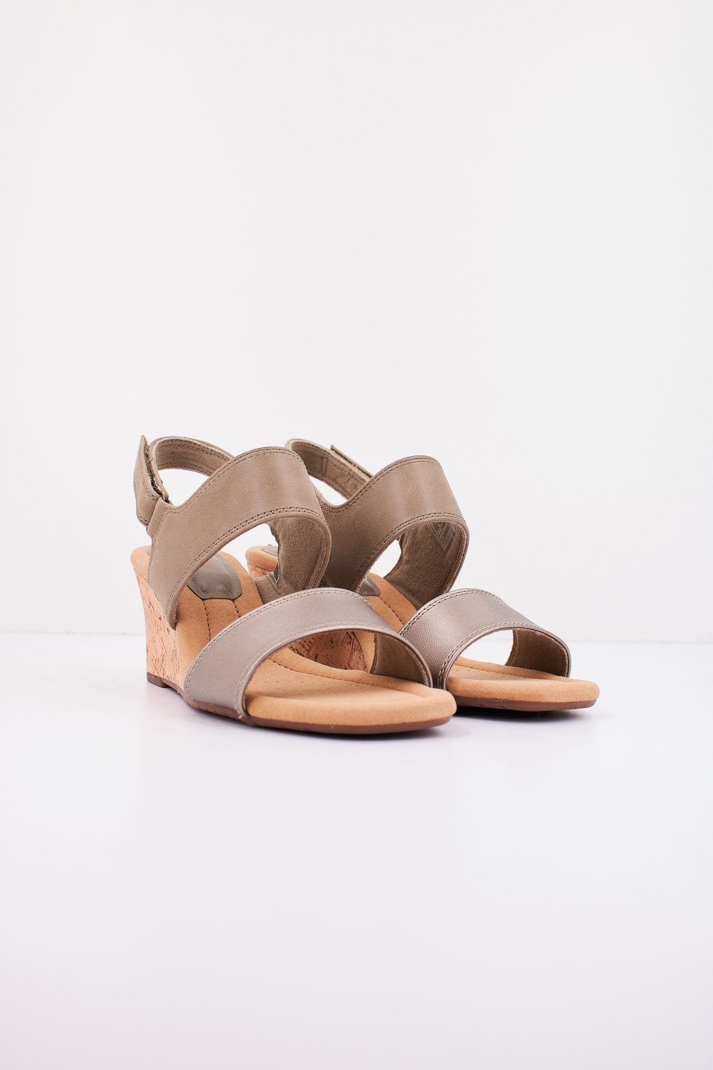 CLARKS KYARRA FAYE en color OLIVE  (2)