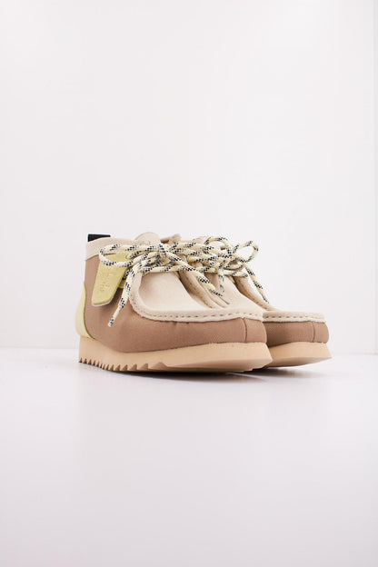 CLARKS WALLABEE FTRE en color ECRU  (2)