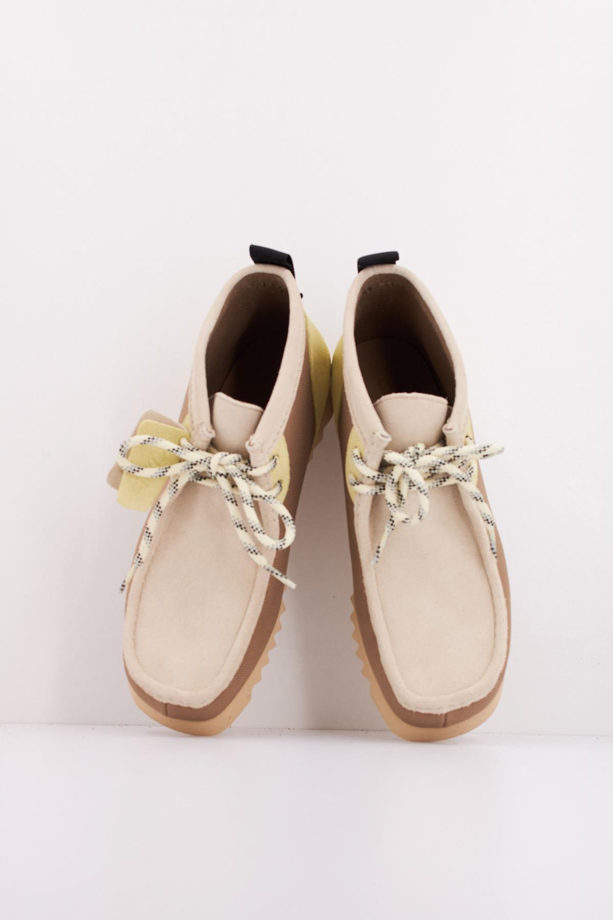 CLARKS WALLABEE FTRE en color ECRU  (3)