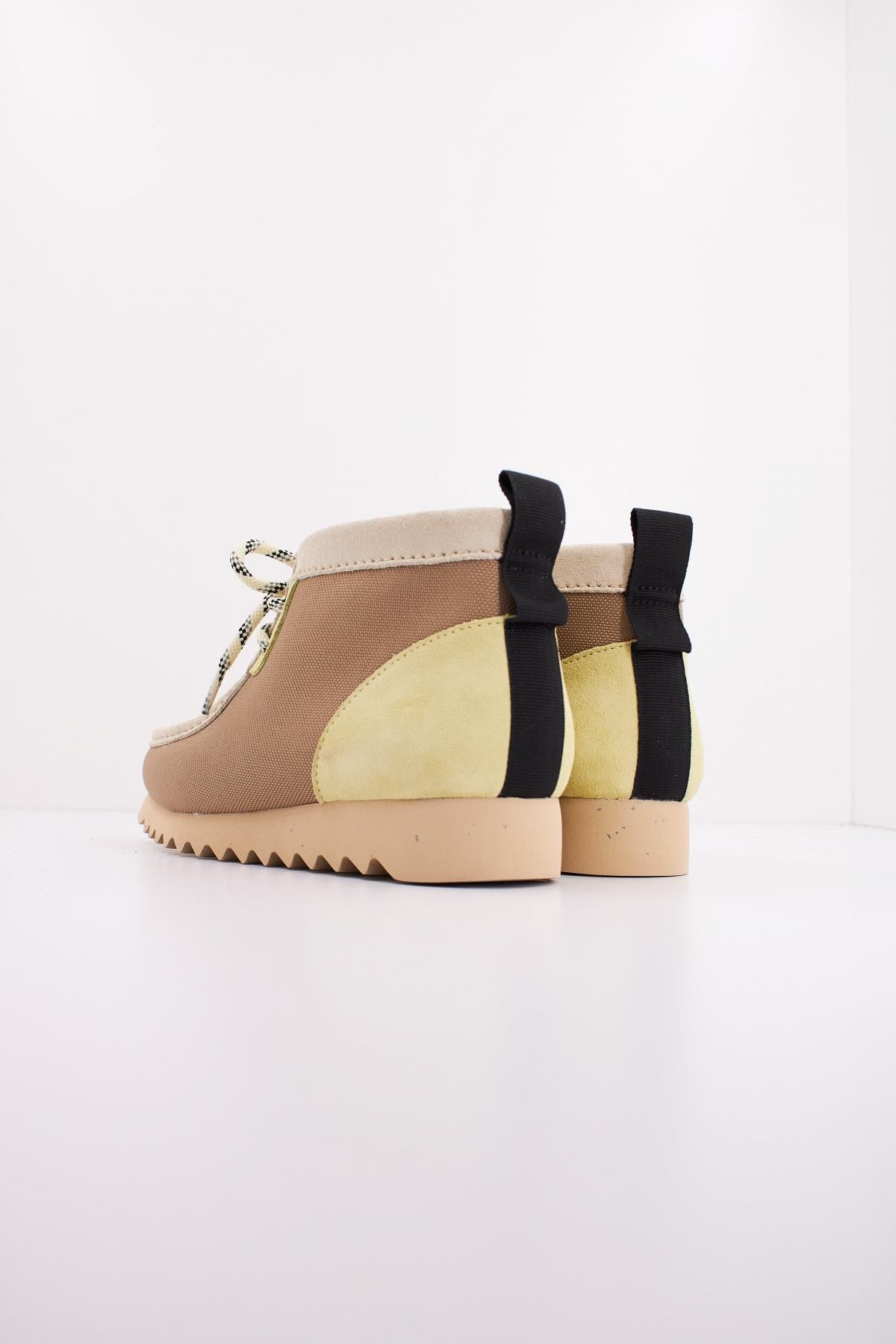 CLARKS WALLABEE FTRE en color ECRU  (4)