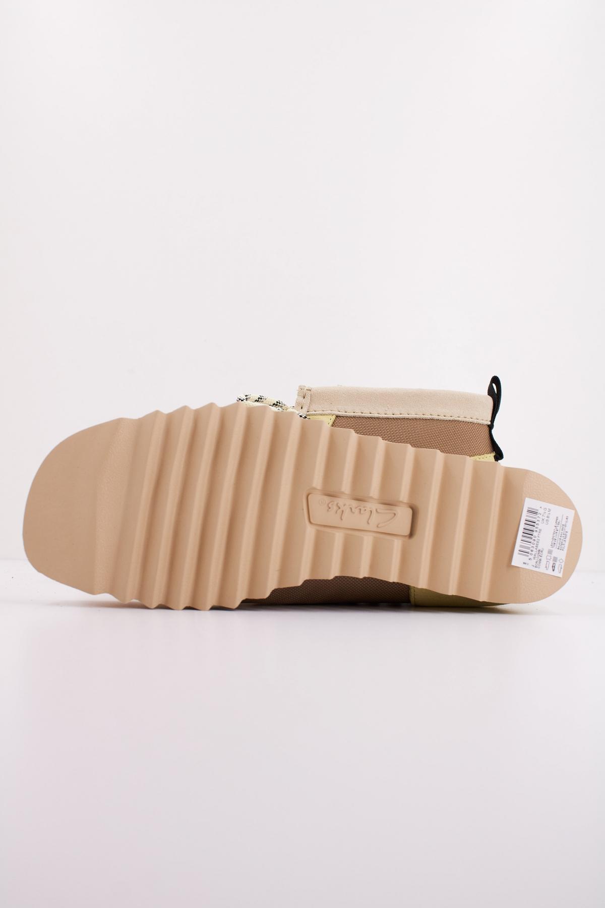 CLARKS WALLABEE FTRE en color ECRU  (5)
