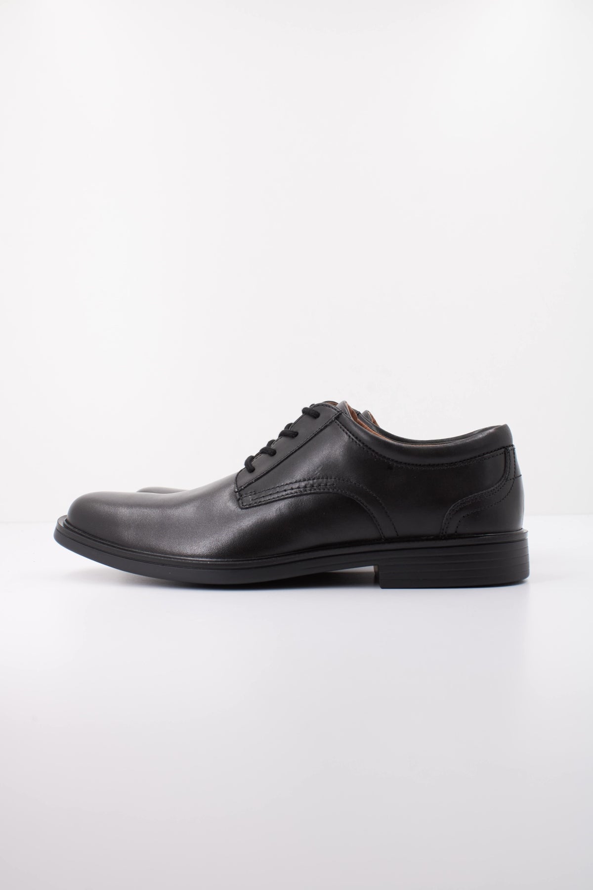 CLARKS C UN ALDRIC  en color BLACK  (1)