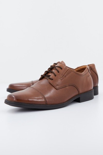 CLARKS TILDEN CAP DARK en color DKTAN  (1)