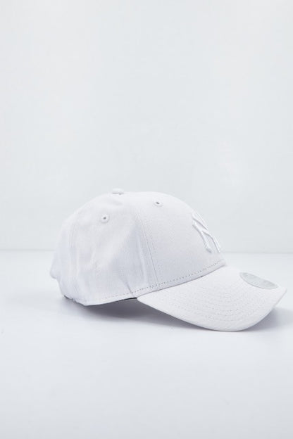 NEW ERA ESSENTIAL  NEYYAN en color WHITE  (2)