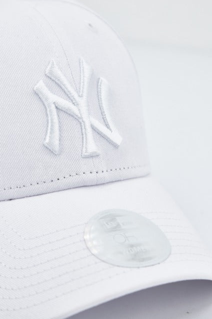 NEW ERA ESSENTIAL  NEYYAN en color WHITE  (4)