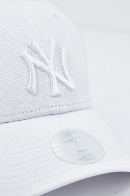 NEW ERA ESSENTIAL  NEYYAN en color WHITE  (4)