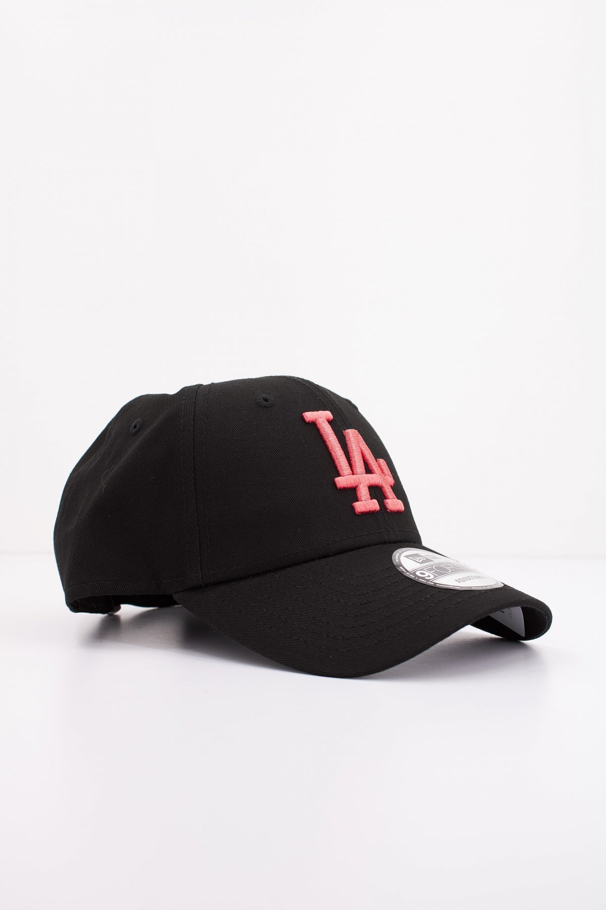 NEW ERA LEAGUE ESSENTIAL FO en color BLACK  (2)