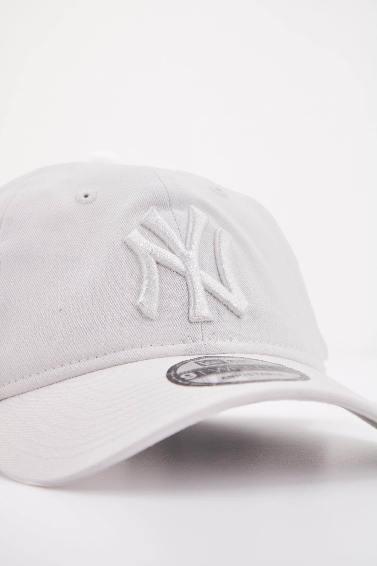 NEW ERA NOS LEAGUE ESS en color WHITE  (4)