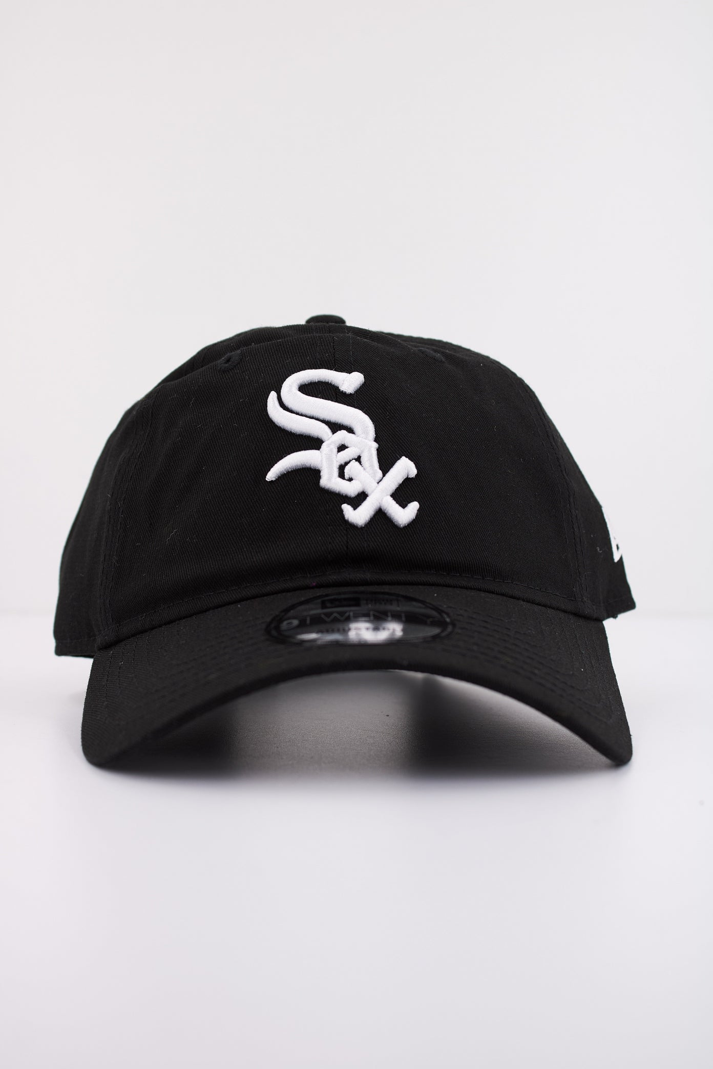 NEW ERA LEAGUE ESSENTIAL T  en color BLACK  (1)