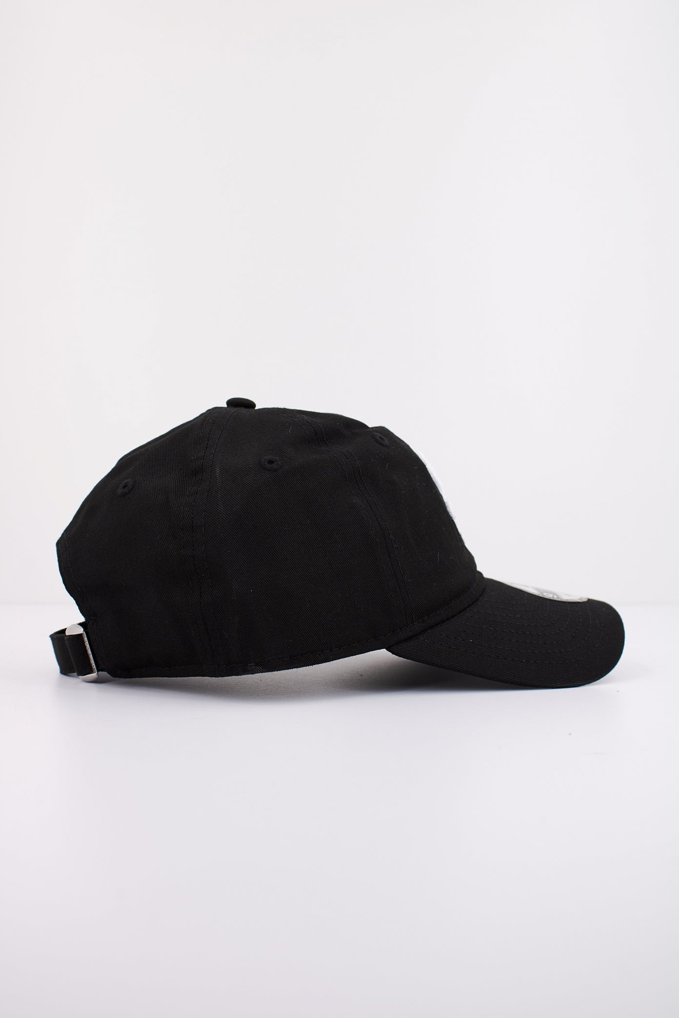 NEW ERA LEAGUE ESSENTIAL T  en color BLACK  (2)
