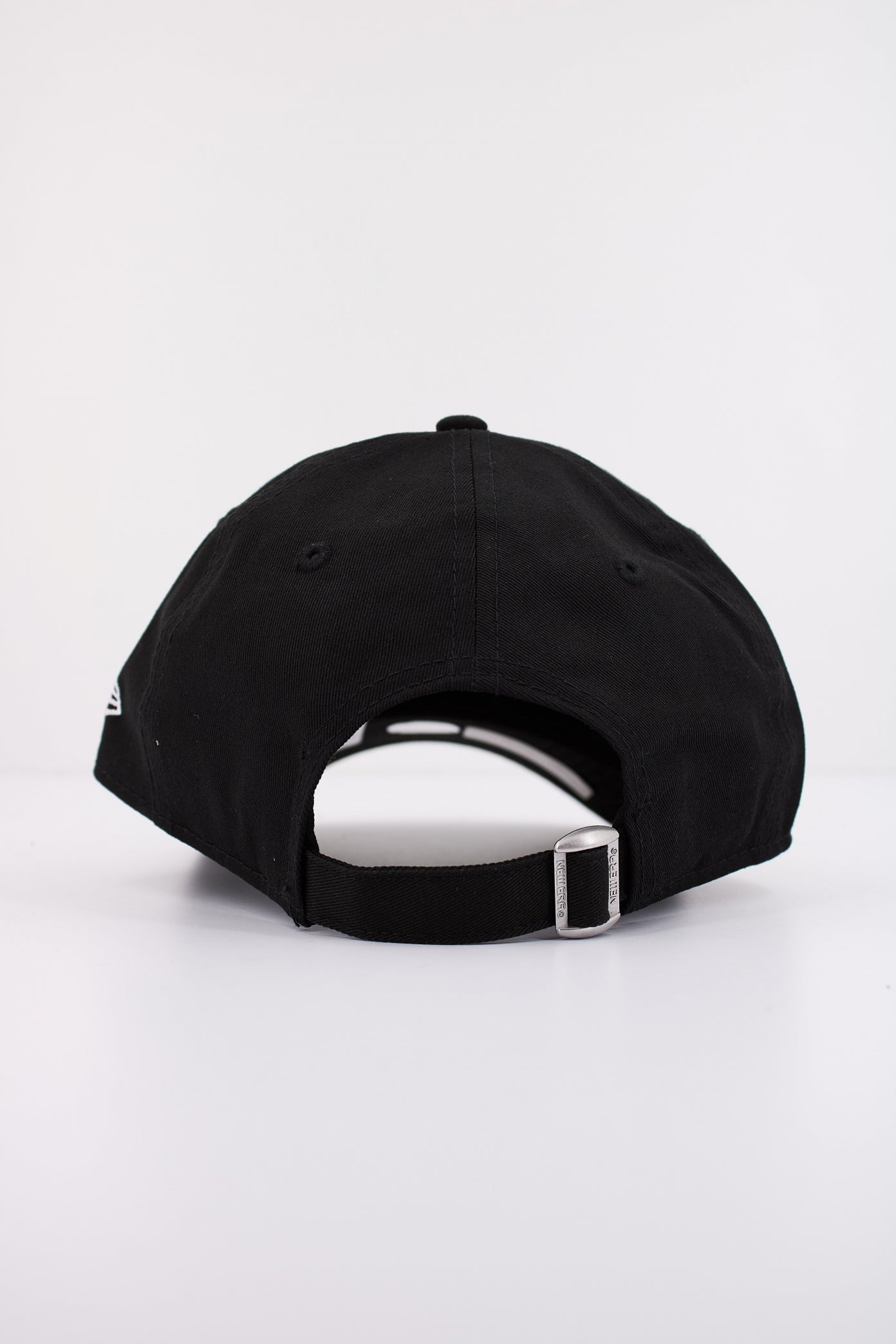 NEW ERA LEAGUE ESSENTIAL T  en color BLACK  (3)