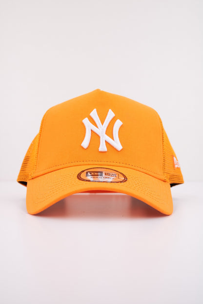 NEW ERA LEAGUE ESS  TRUCKER  en color ORANGE  (1)