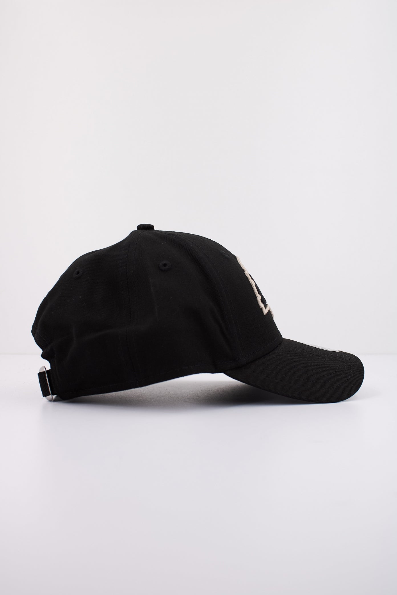 NEW ERA TEAM OUTLINE FORTY  en color BLACK  (2)