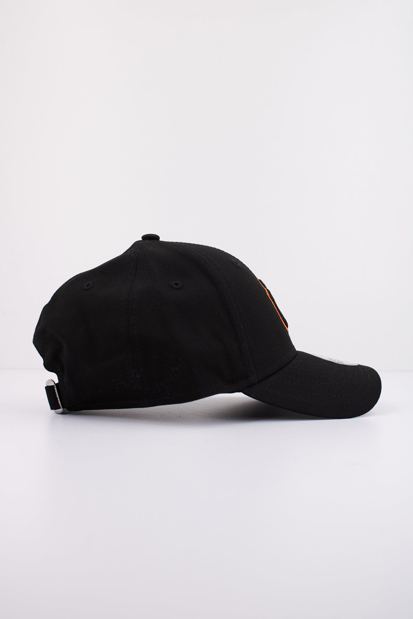 NEW ERA TEAM OUTLINE FORTY  en color BLACK  (2)