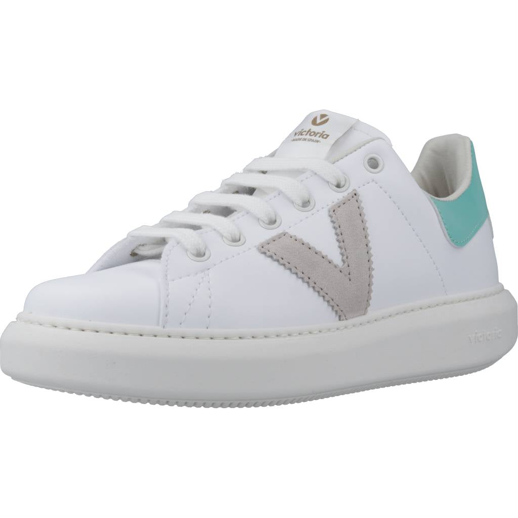 VICTORIA MILAN en color AGUA  (1)