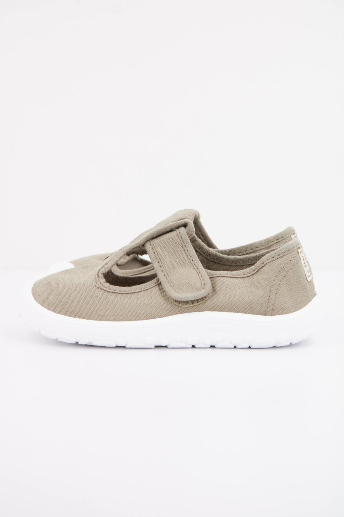 VICTORIA BOSCO BAREFOOT SANDA en color ALOE  (1)