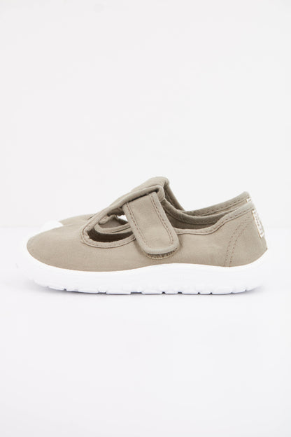 VICTORIA BOSCO BAREFOOT SANDA en color ALOE  (1)