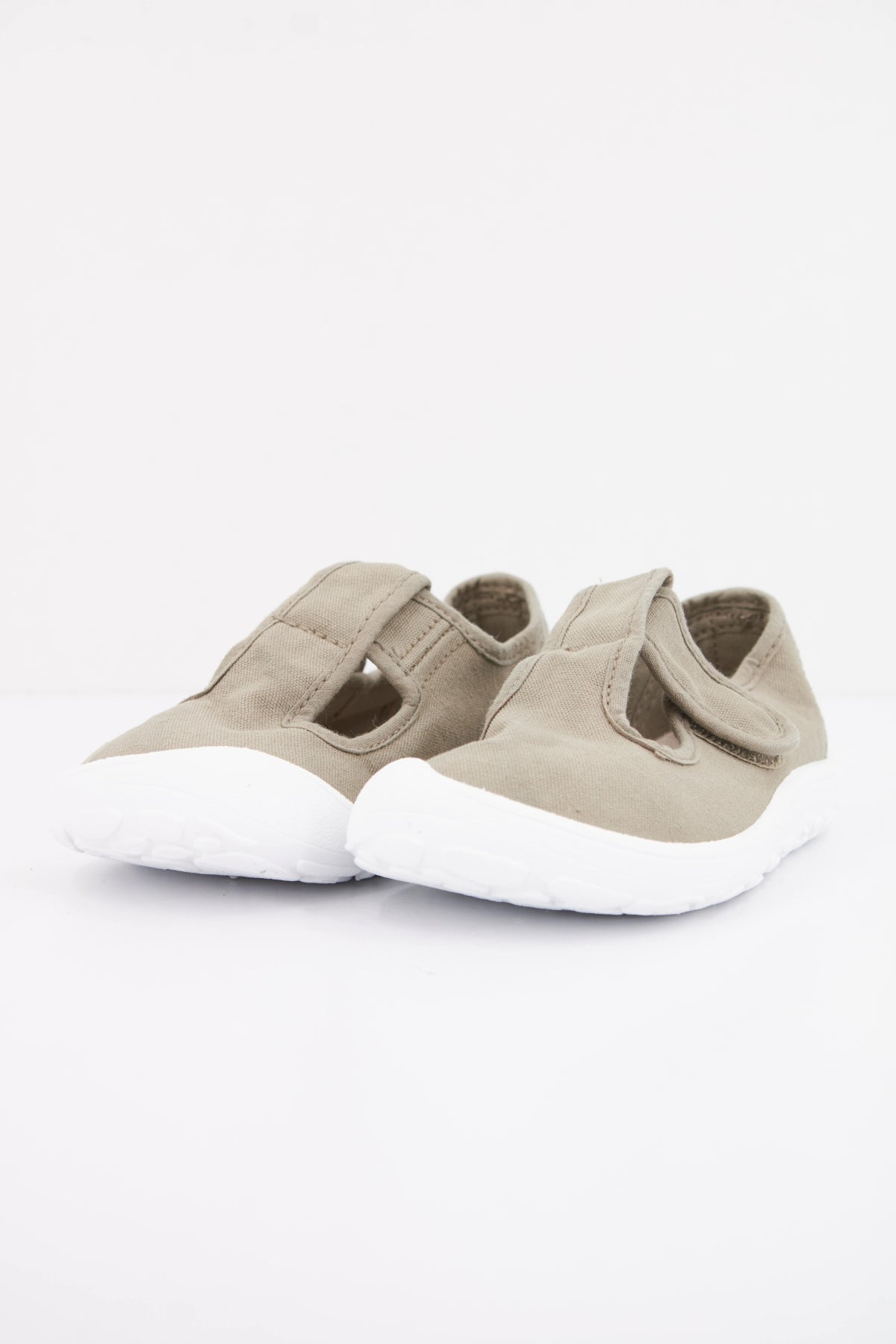 VICTORIA BOSCO BAREFOOT SANDA en color ALOE  (2)