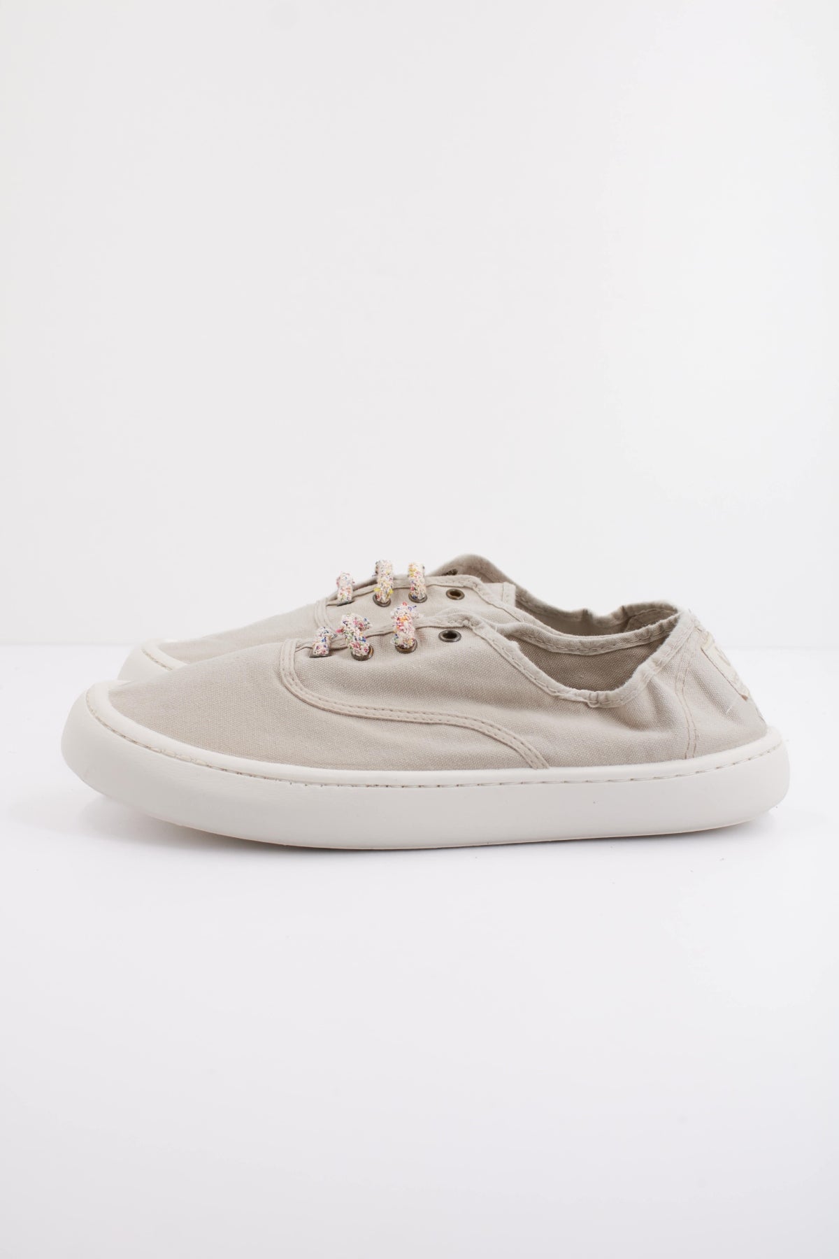 VICTORIA OLMO BAREFOOT en color HIELO  (1)