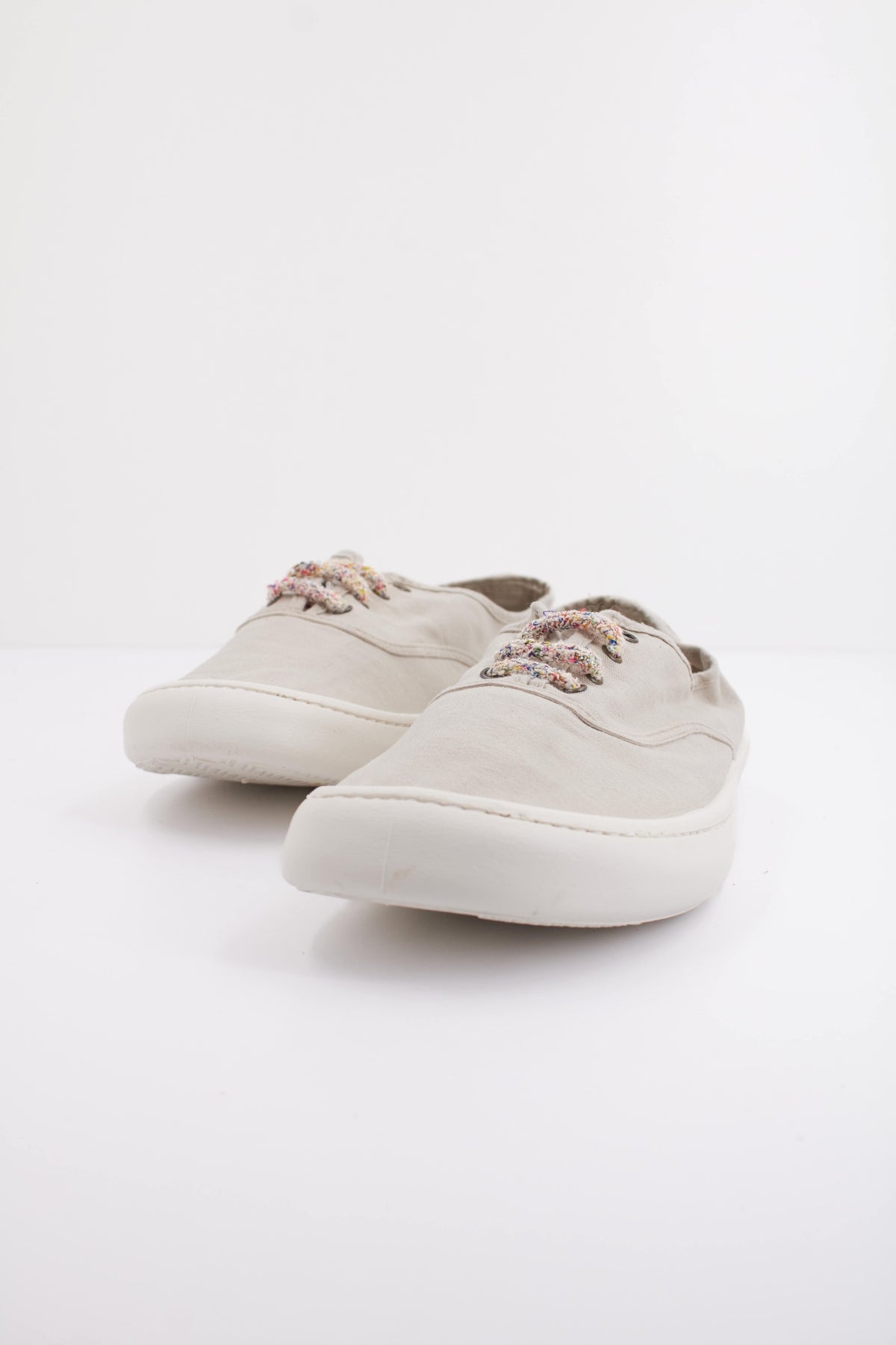 VICTORIA OLMO BAREFOOT en color HIELO  (2)