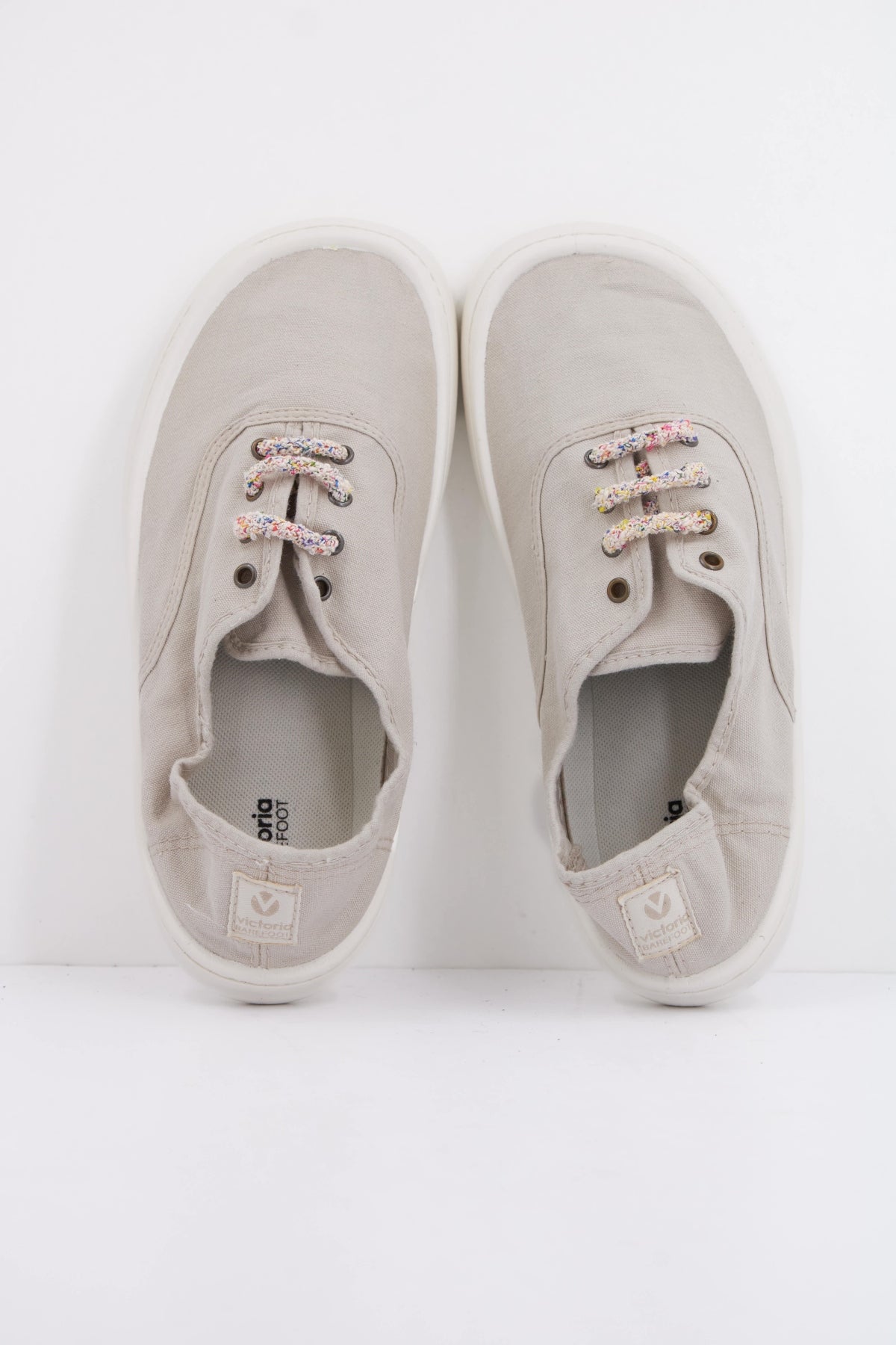 VICTORIA OLMO BAREFOOT en color HIELO  (3)