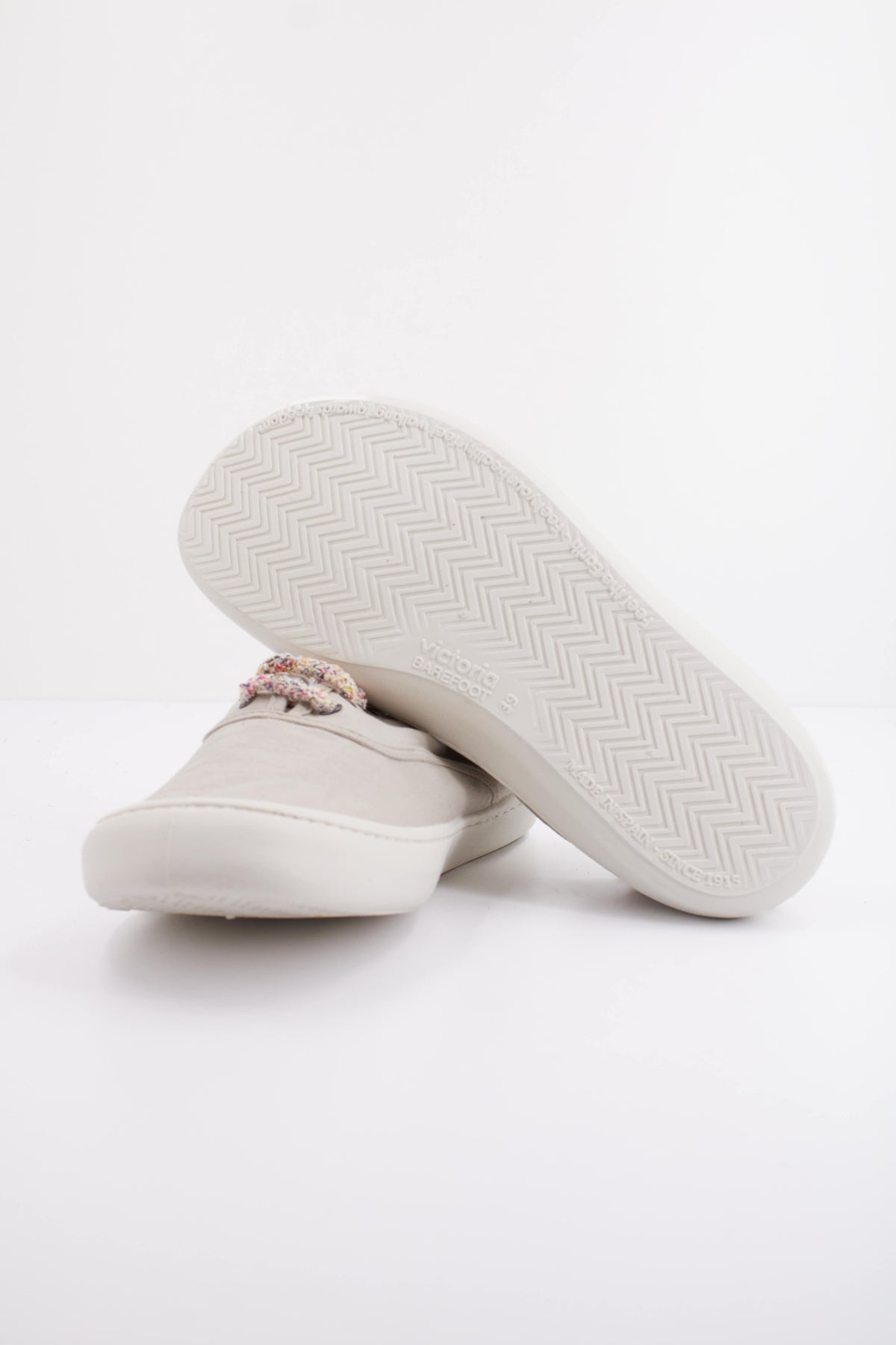 VICTORIA OLMO BAREFOOT en color HIELO  (5)