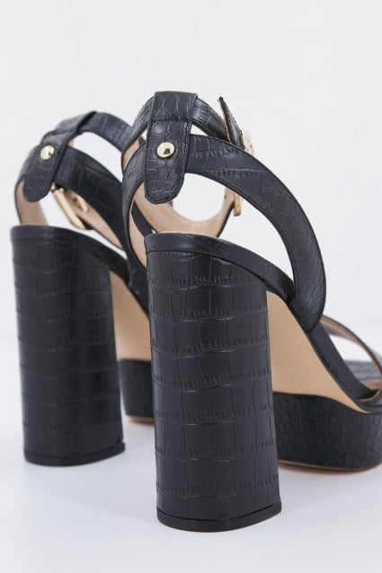 GUESS PEL RIPPA en color BLACK  (3)