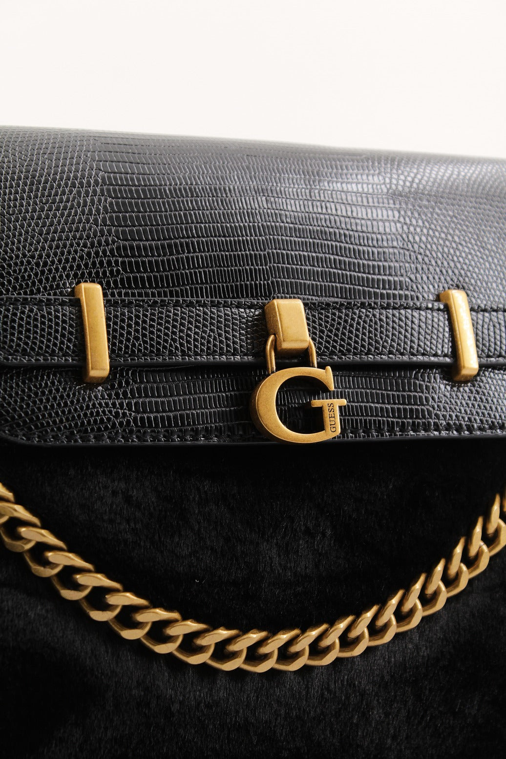 GUESS BERGEN CROSSBODY en color BLA  (4)