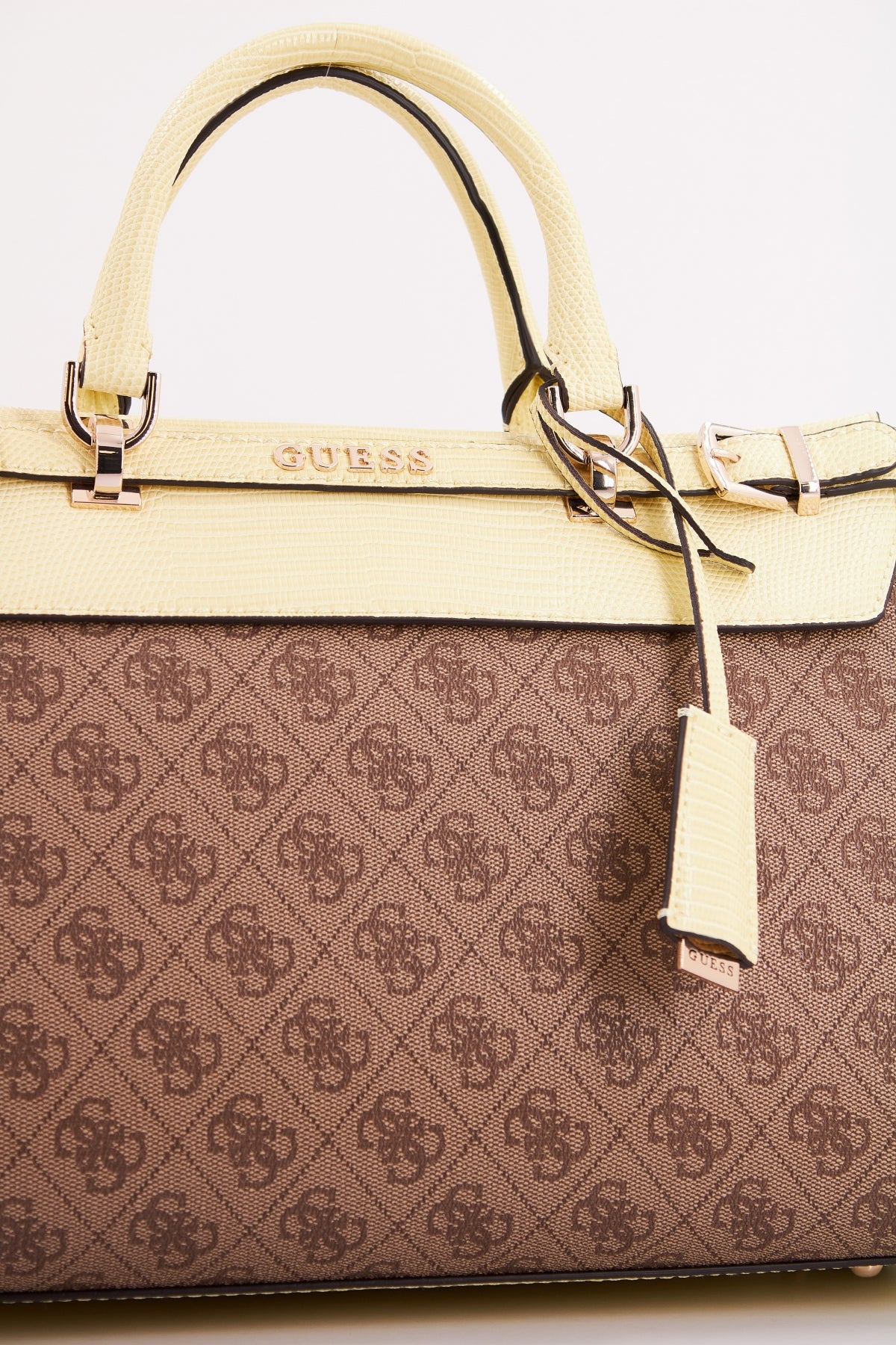 GUESS SESTRI LOGO CNVRTBLE en color LPY  (4)