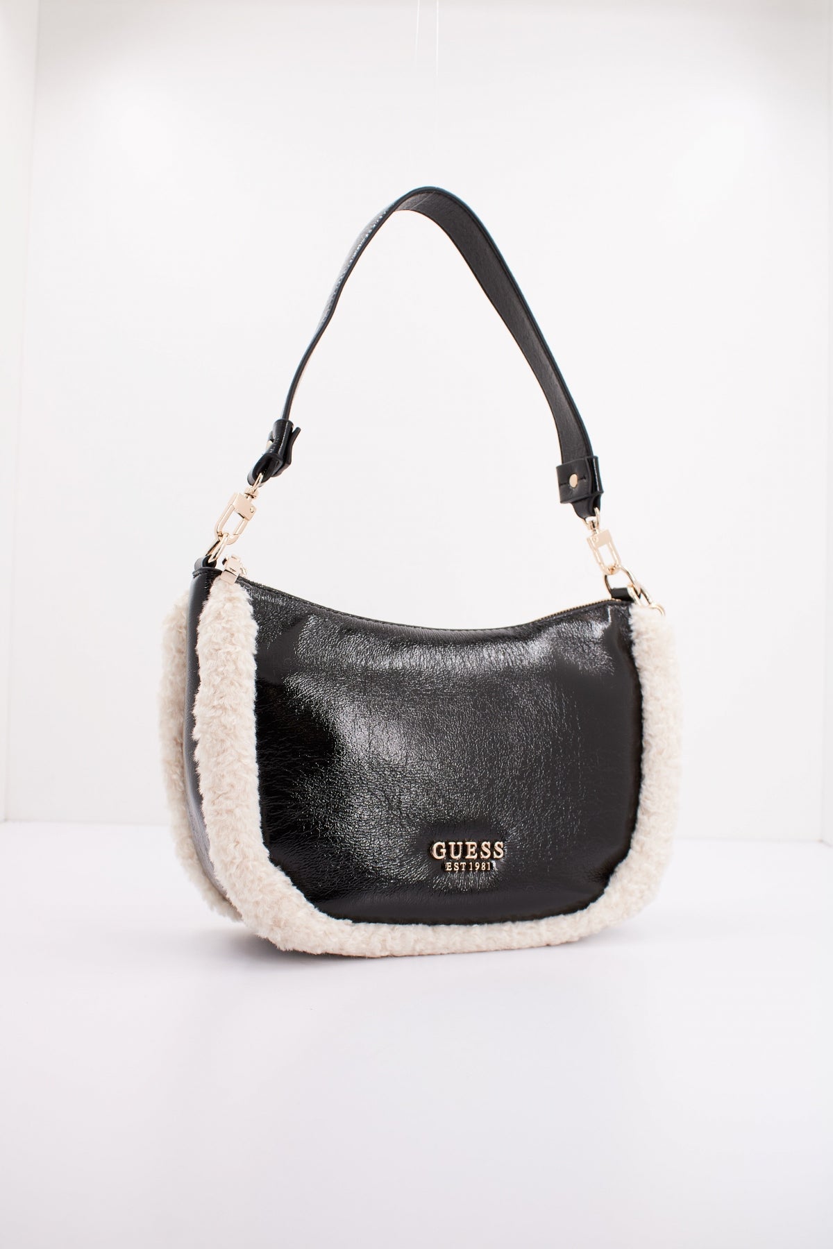 GUESS DAVIKA HOBO en color BLA  (2)
