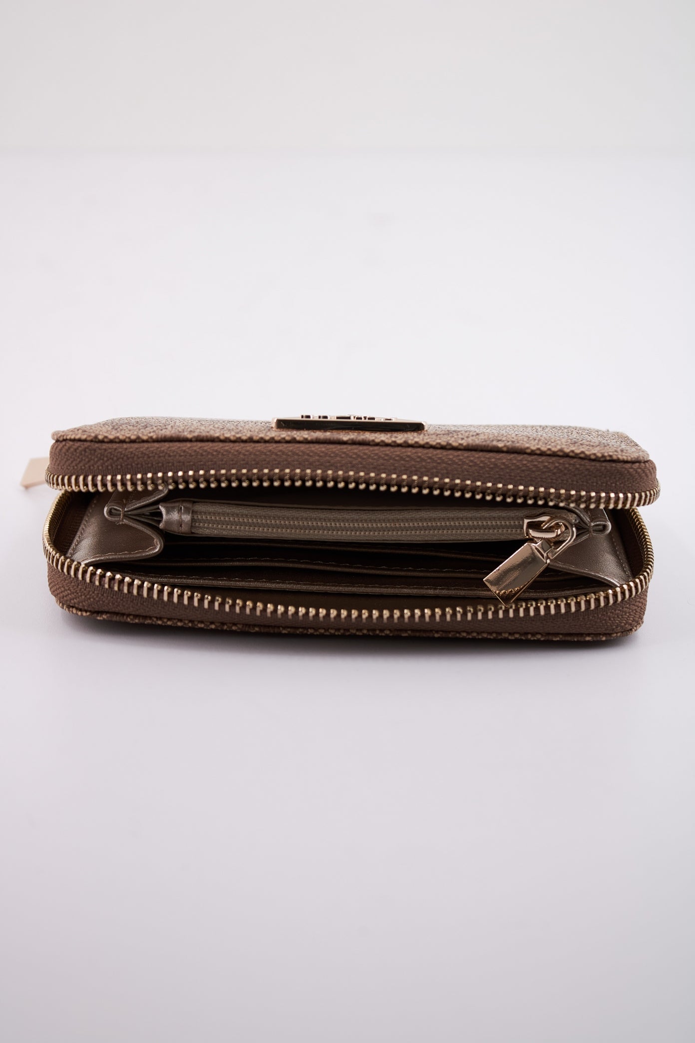 GUESS LAUREL SLGMEDIUM ZIP en color LTL  (4)